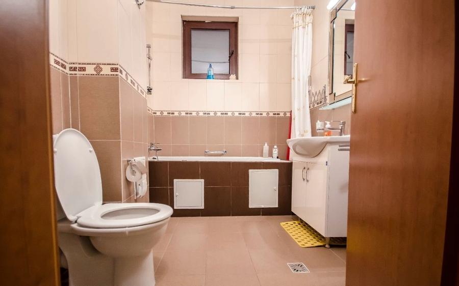 Mamaia, central, 3 camere decomandate lux, 130 mp