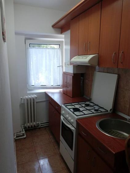 De inchiriat apartament o camera zona Aradului