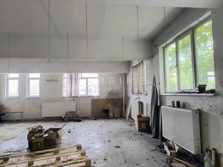 Clădire multifuncțională de vânzare – comerț, birouri și producție.