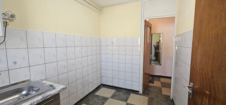 Vand apartament de 2 camere, confort 1 ,semidecomandat,zona Rahovei