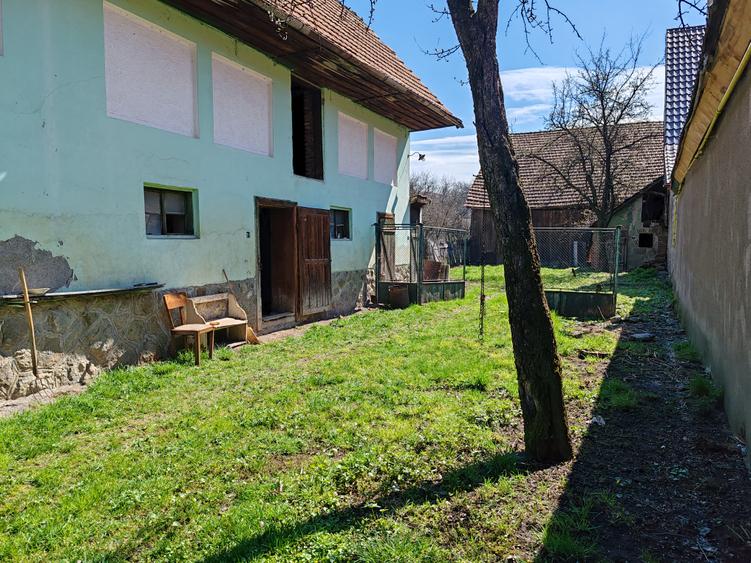 Casa 3 camere libera la vanzare TARLUNGENI