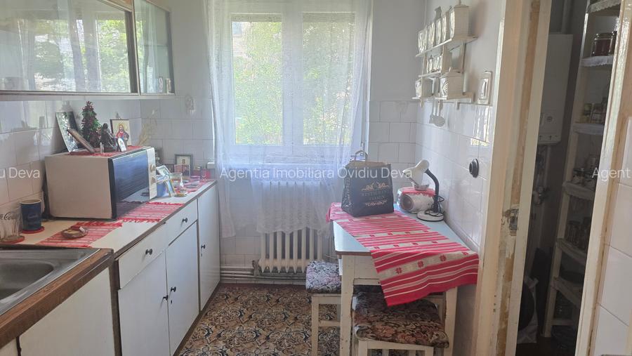 Vand apartament 4 camere decomandat Deva, Mihai Eminescu (Politia Judet)  et 1 - 3