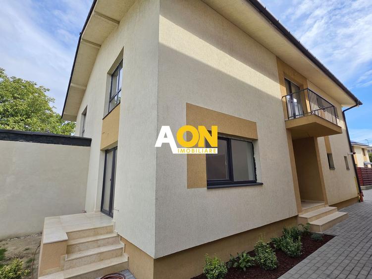 1/2 Duplex finisat la cheie, 4 camere, 317 mp teren, zona Centru