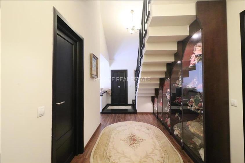 Vila individuala in Copou, 7 camere, 4 bai, garaj, beci, 280 mp util - 23
