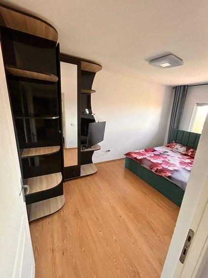 Apartament 3 Camere Semidecomandat - INEL II