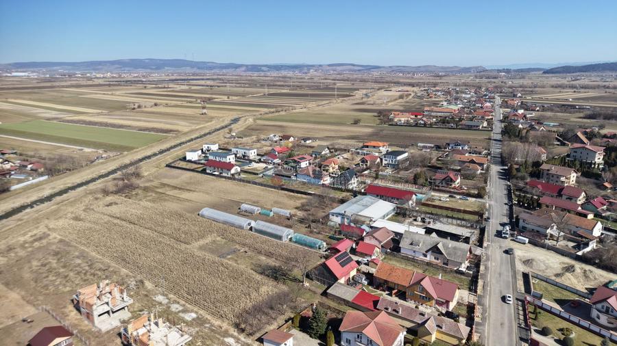 Teren intravilan cu hala construita