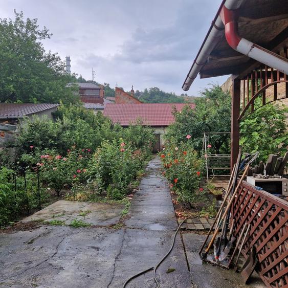 Casa cu etaj/singur in curte