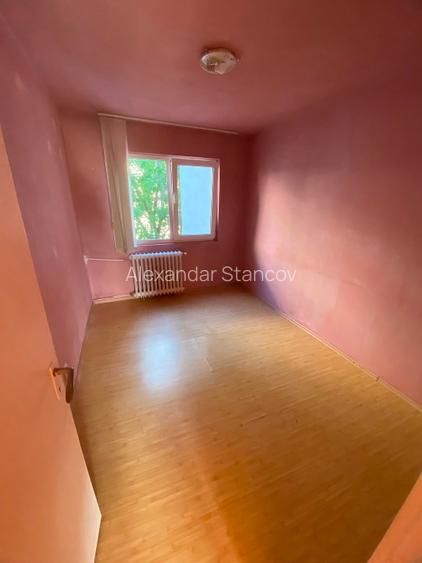 Vând apartament 3 camere, 47 mp, zona Calea Șagului - 10