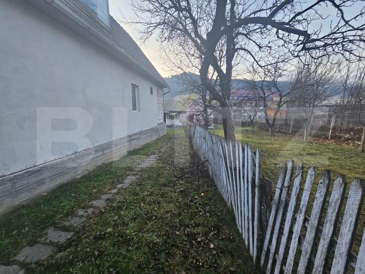 Casă cu 2 camere și anexe, zona centralǎ, Câmpeni