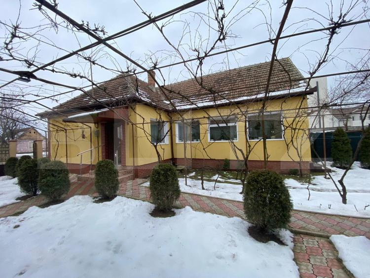 Teren 1850 mp 2 fronturi stradale de 19mp Moșnița Veche