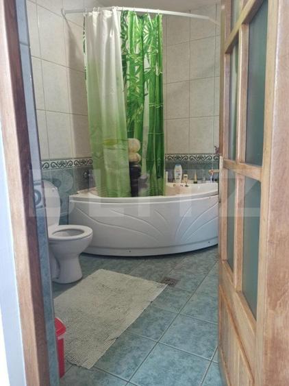 Două Case + 2 Spații Comerciale, 440 mp Utili – pe Str. Libertății!