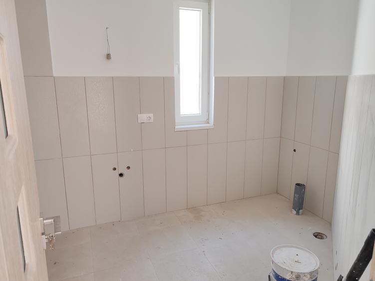 Casa 4 camere libera la vanzare SANPETRU - iesirea spre Harman