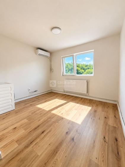 Bd. Poitiers, garsoniera renovata complet, bloc cu lift, LIBERA