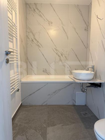 Apartament 2 camere + balcon, zona Tractorul