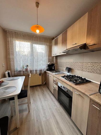 Apartament 3 camere de vanzare zona Sasar