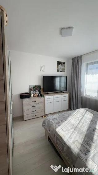 Garsoniera de vanzare, Magnolia