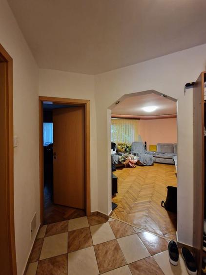 Soarelui | 3 Camere | Etaj 1 | Centrala proprie | Boxa