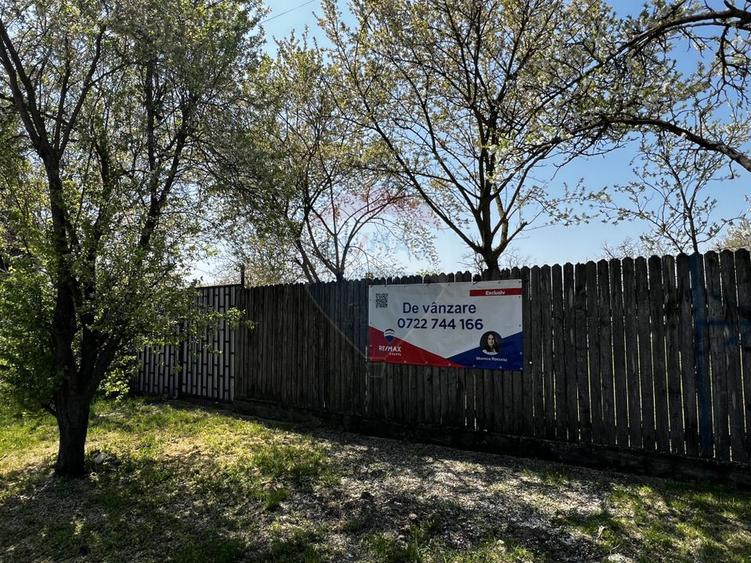 Teren intravilan cu acces la asfalt + deschidere la apă (Mostiștea)