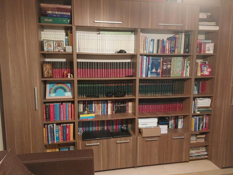 Persoană fizică vând apartament 4 camere în Plopilor