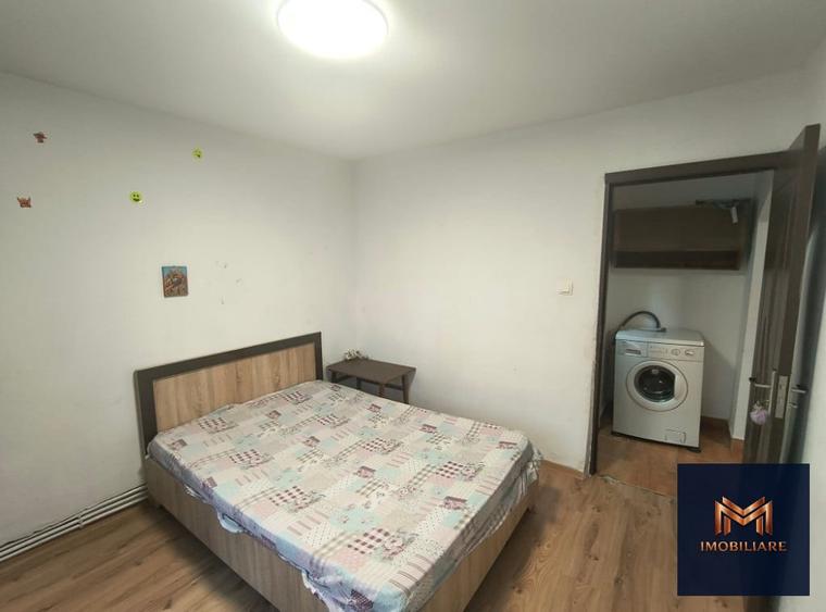 Apartament 2 camere, Zona Primaverii , etaj 4, semidecomandat