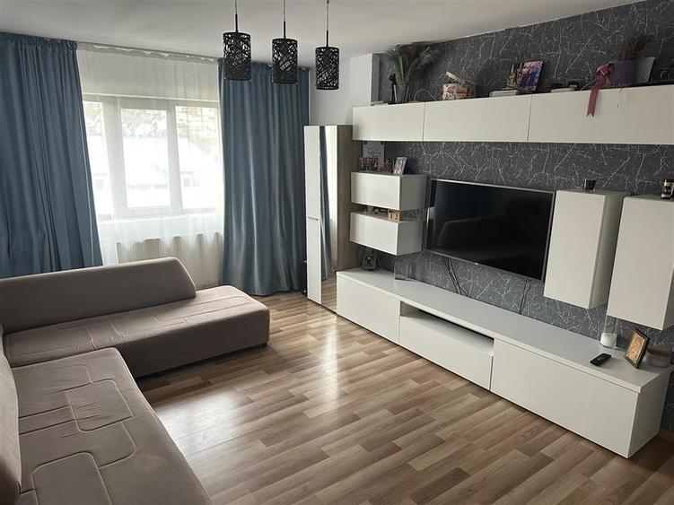 Apartament cu 2 camere decomandat, etajul 2 - Hlincea