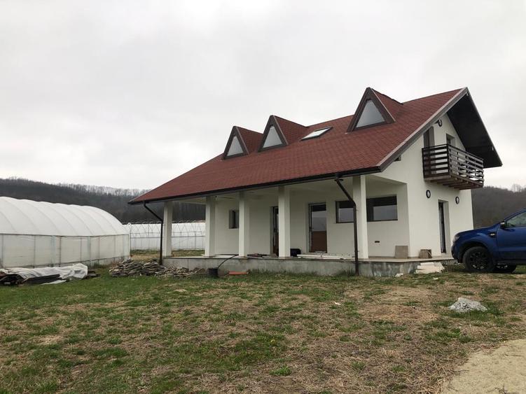 Judetul Valcea com. Zatreni teren in suprafata 33 ha