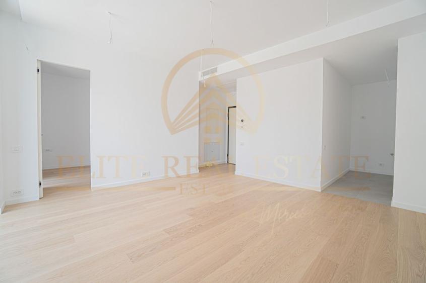 Stațiunea Mamaia - Vânzare apartament cu 2 camere, 2 bai, la 2 pasi de mare.