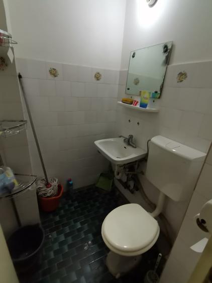 INCHIRIEZ apartament 3 camere decomandat, zona Ciresica