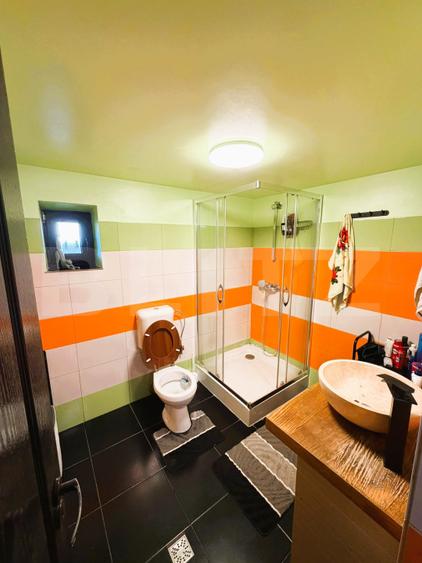 Casa din busteni, 80 mp, 4ari teren, zona Plopeni