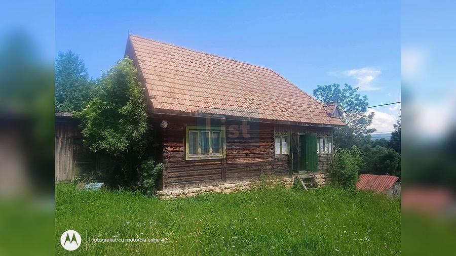 Casa traditionala din lemn renovabila cu teren 2295 mp Margau Cluj