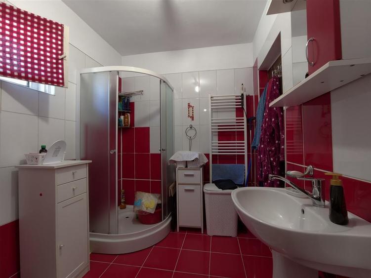 Casa de vanzare l 260 MP Utili l P + 2E l 560 MP Teren