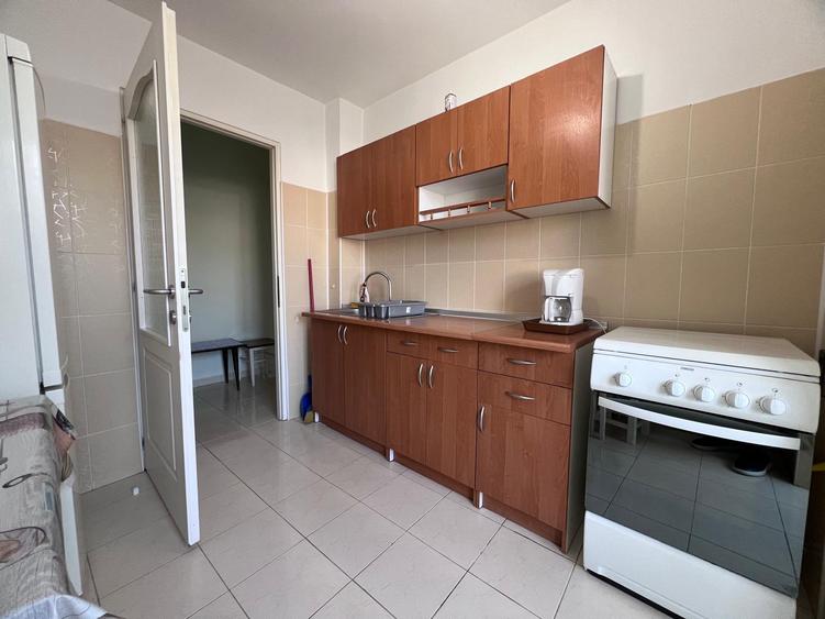 Apartament 2 camere, decomandat,etaj 2, zona Hotel Deva