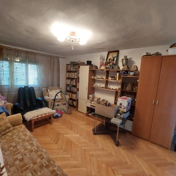 Vand casa individuala