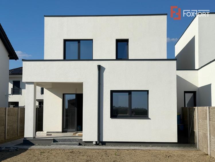 Duplex cu 4 camere de vanzare si teren de 335 mp - zona Sacalaz