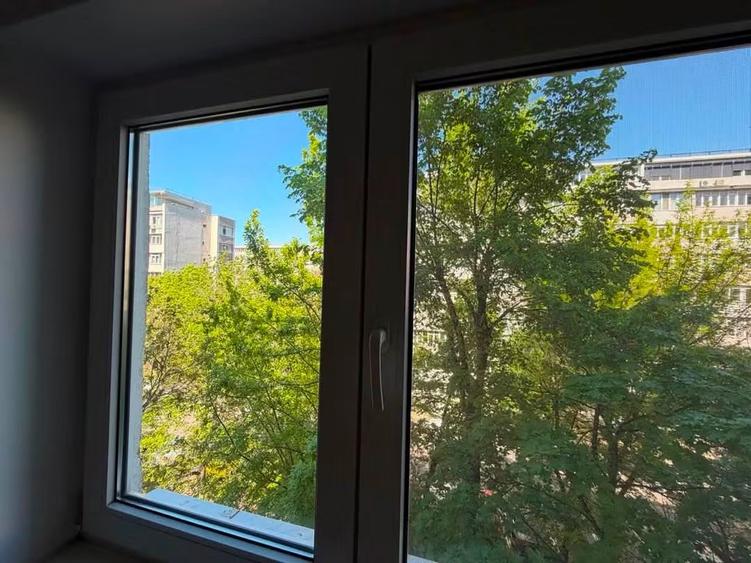 Apartament 4 camere decomandat, 88 mp, 2 băi și 2 balcoane, zona Crângași