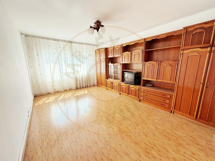 Apartament generos 3 camere decomandat + mansarda Curtea de Arges - Ivancea