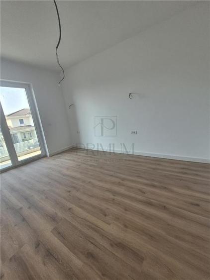 Duplex modern - despartit prin camera tehnica - zona f buna