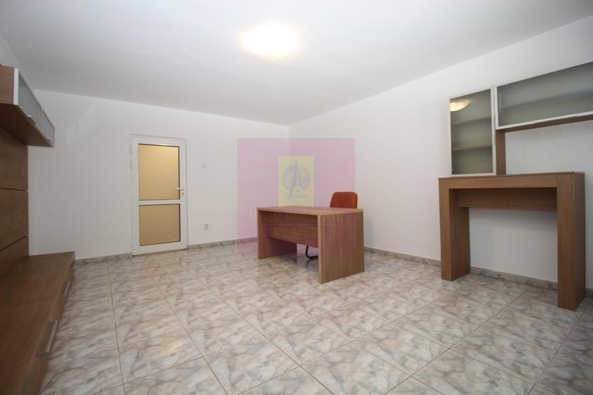 Apartament cu 3 camere de vânzare Decebal adiacent