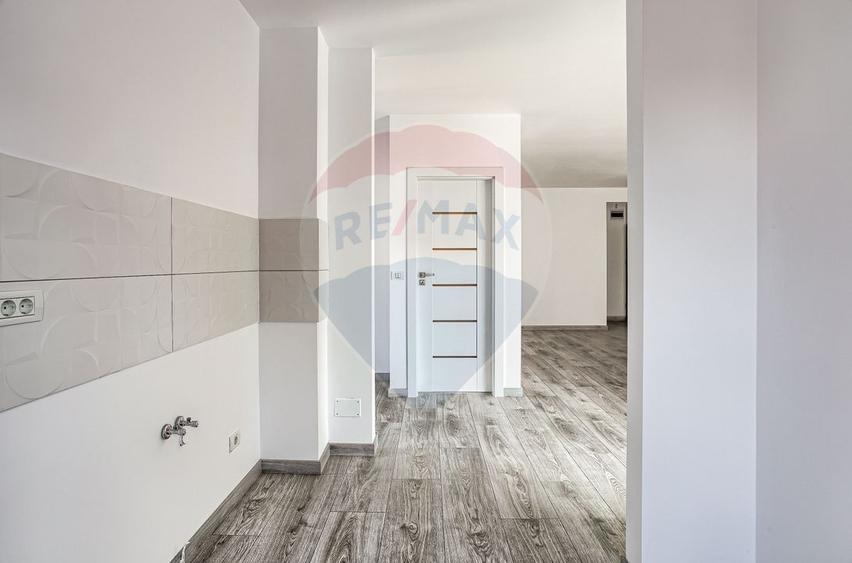 Apartament 3 camere COMPLEX ADORA PARK cu loc de parcare