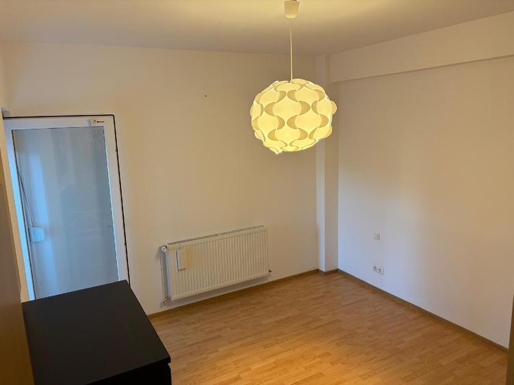 Proprietar, apartament 3 camere, semimobilat si utilat, parcare