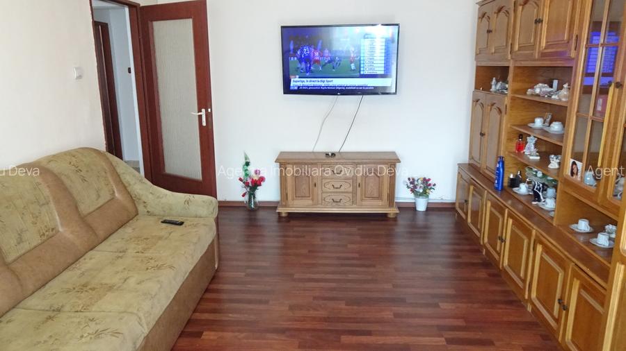 Vand  apartament de 3 camere decomandat in Deva, etaj 2, zona Micro 15, - 4