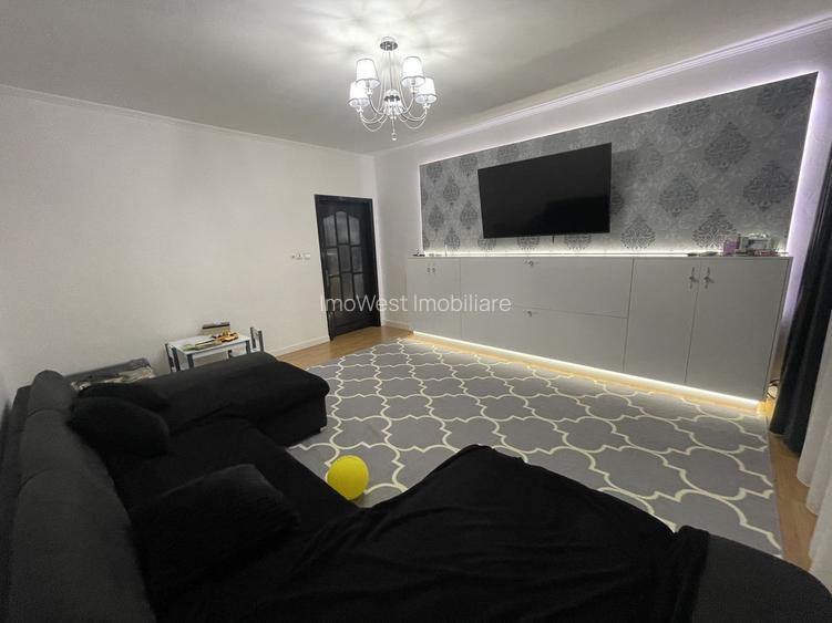 Casa S+P+E+M | 605 mp utili | 10 camere | 3 bucatarii | 4 bai | 3 terase | Garaj