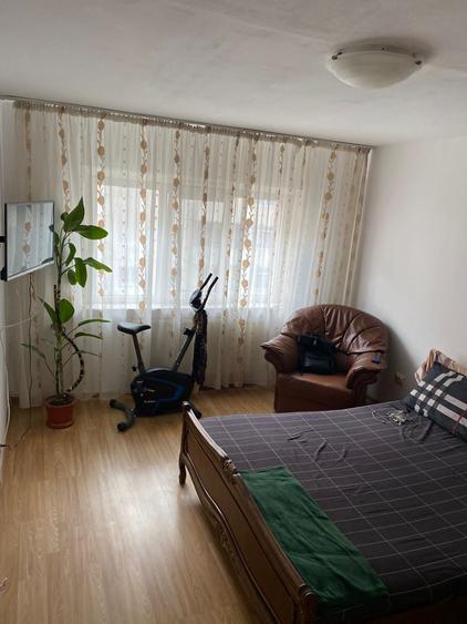 Apartament 2 camere central (Dance Club), decomandat, etajul 4/4, acoperis.