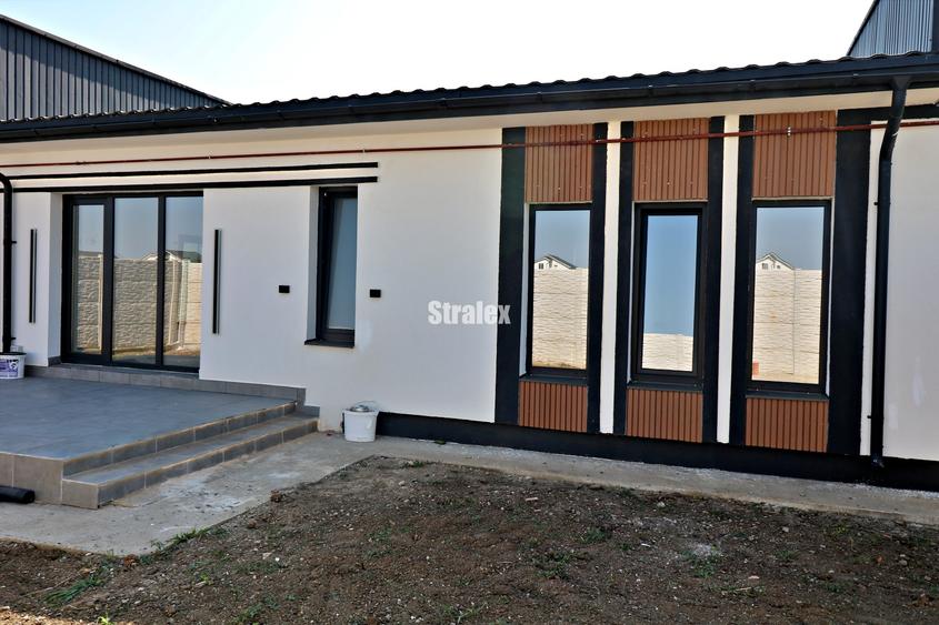 Casa individuala  cu 4 camere si 2 bai