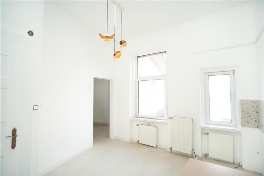 Apartament ultracentral cu 3 camere pe Strada Primariei