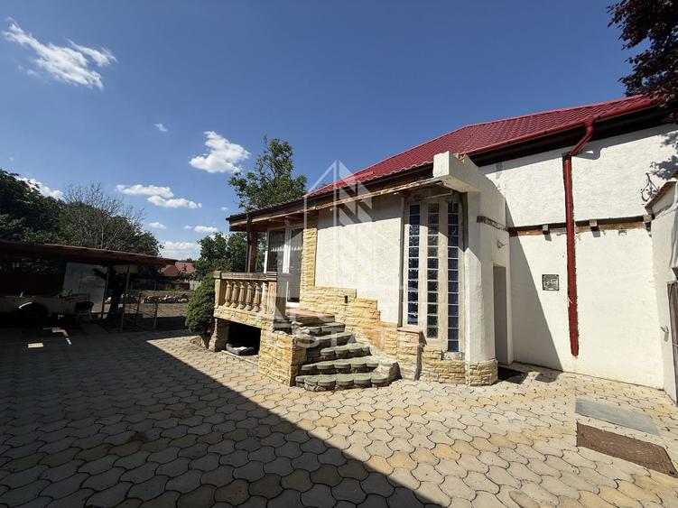 Casa individuala de vanzare cu proiect de extindere, zona Lunei