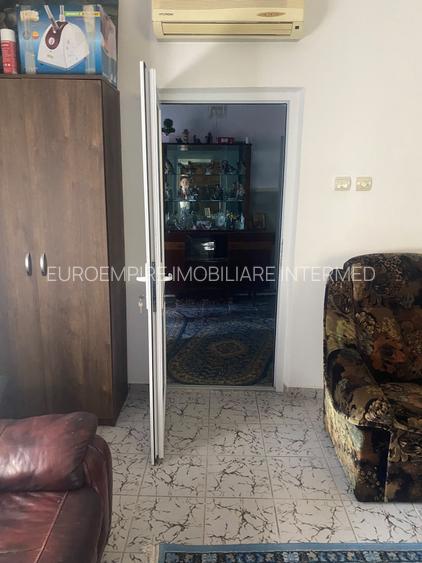 Casa 6 camere de vanzare zona KM 5 - 10