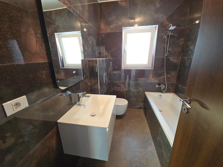 Vila superba pe malul lacului | 5 Camere