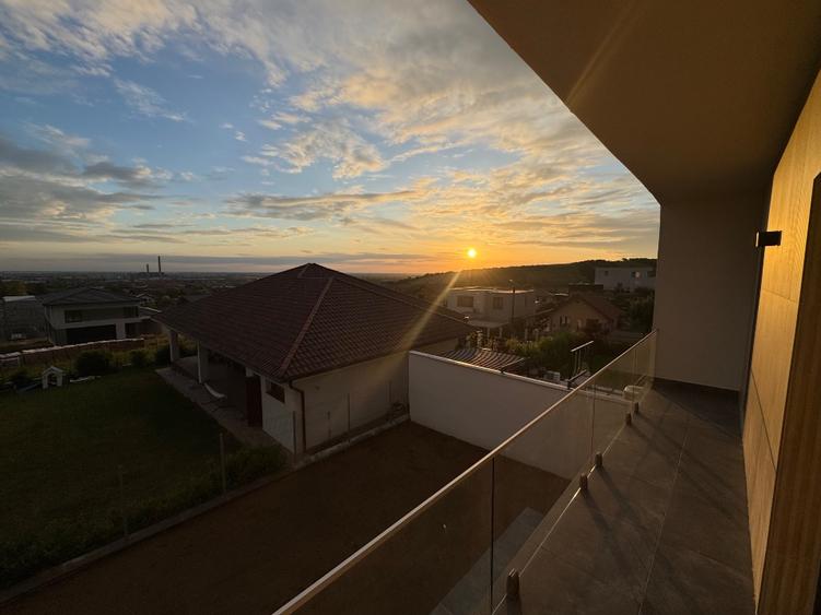 Vilă contemporană cu panoramă permanentă asupra Oradei | Oncea | 177 mp | Teren