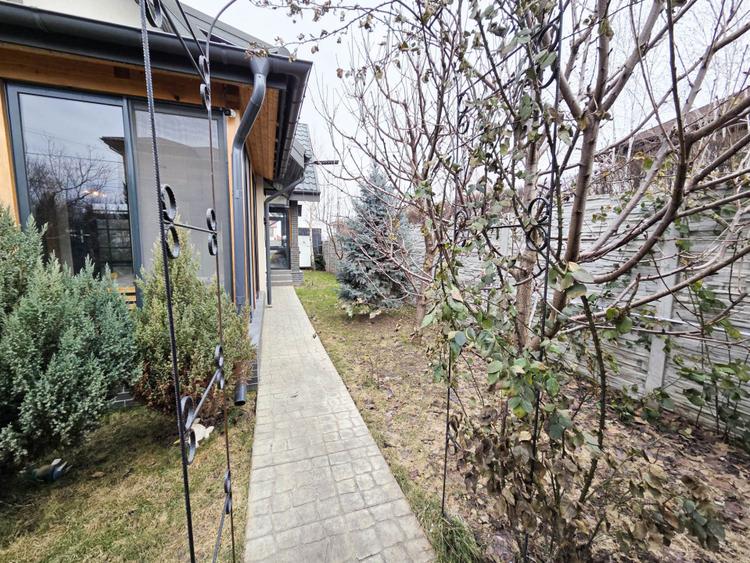 Casa Individuala Tunari Refugiu Rustic Terasa Inchisa Curte Garaj